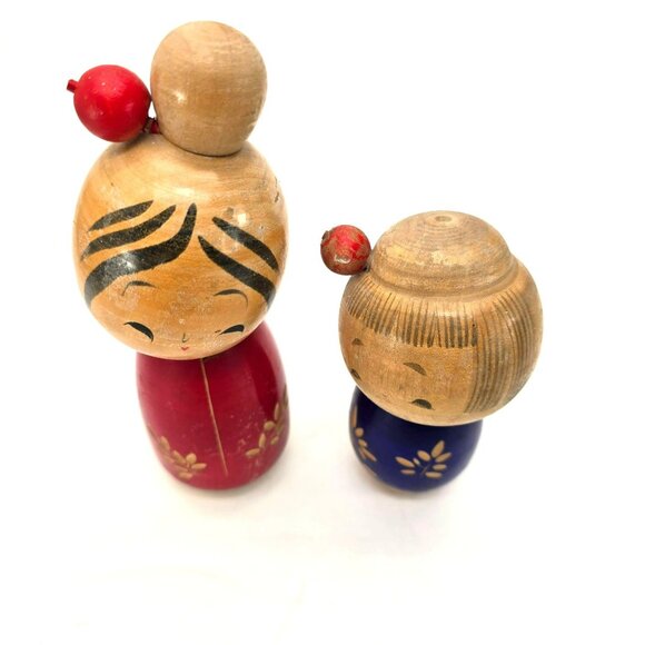 Vintage Japanese Kokeshi Dolls Handcrafted Wooden Pair Red Blue JE129 - Picture 3 of 8